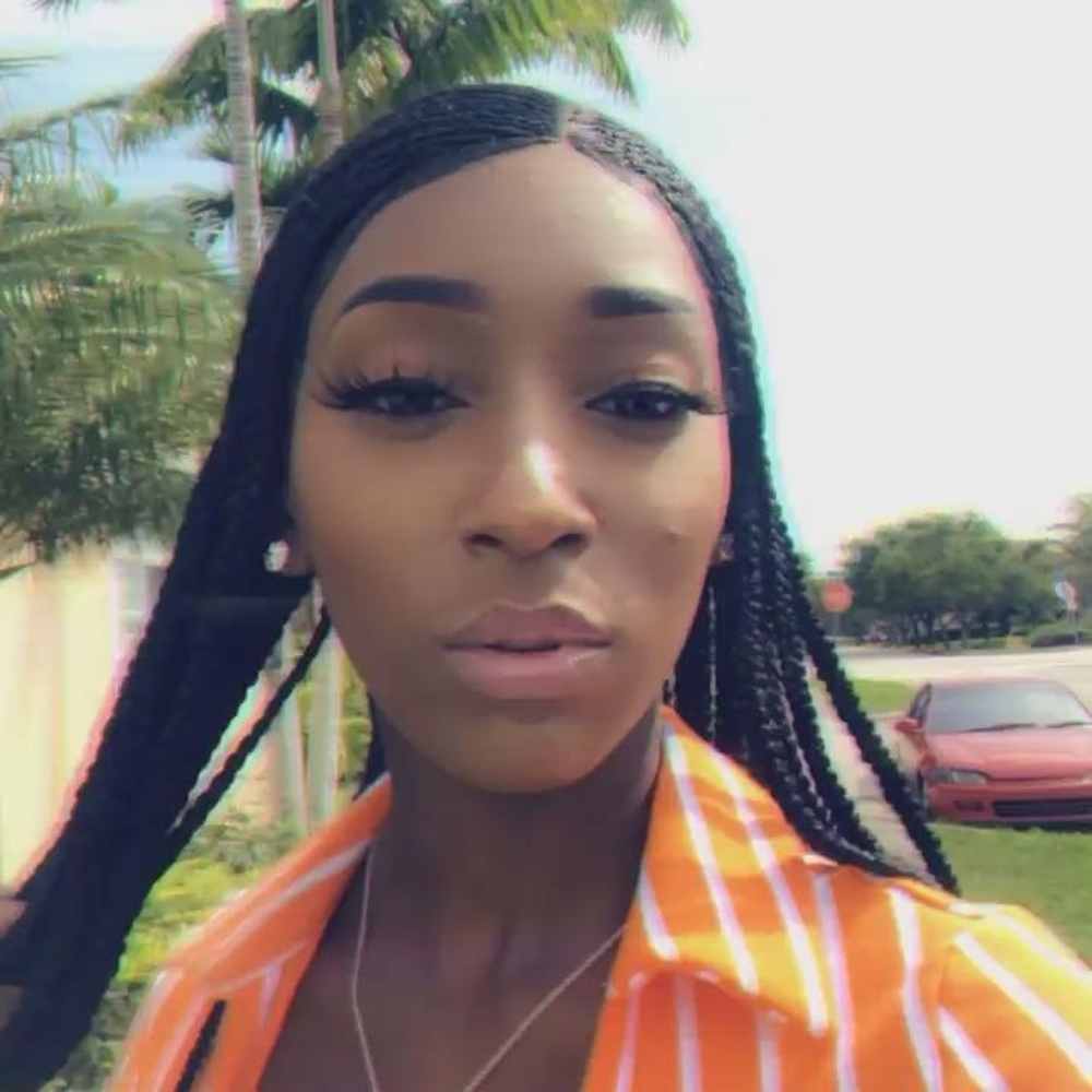 Meet your Posher, Holly